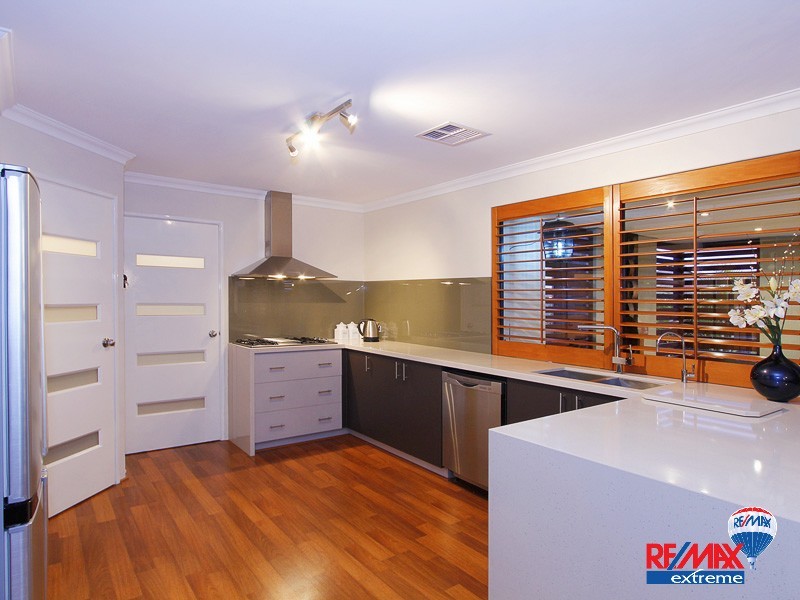 18 Crown Point Crescent, Butler WA 6036