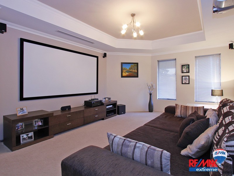 18 Crown Point Crescent, Butler WA 6036