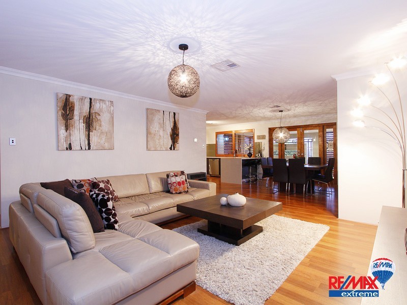18 Crown Point Crescent, Butler WA 6036