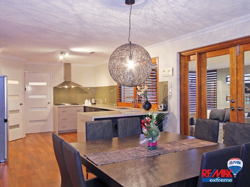 18 Crown Point Crescent, Butler WA 6036