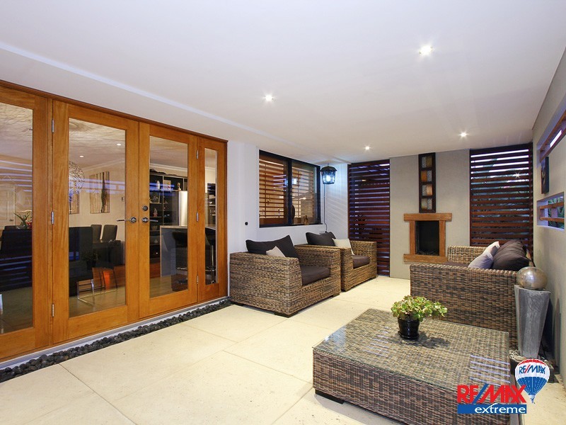 18 Crown Point Crescent, Butler WA 6036