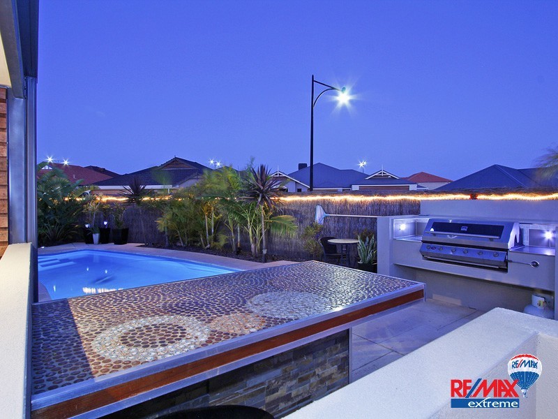 18 Crown Point Crescent, Butler WA 6036
