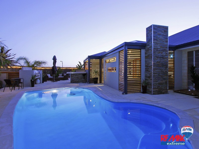 18 Crown Point Crescent, Butler WA 6036