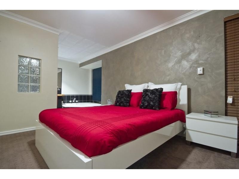 4 Redfern Close, Hillarys WA 6025