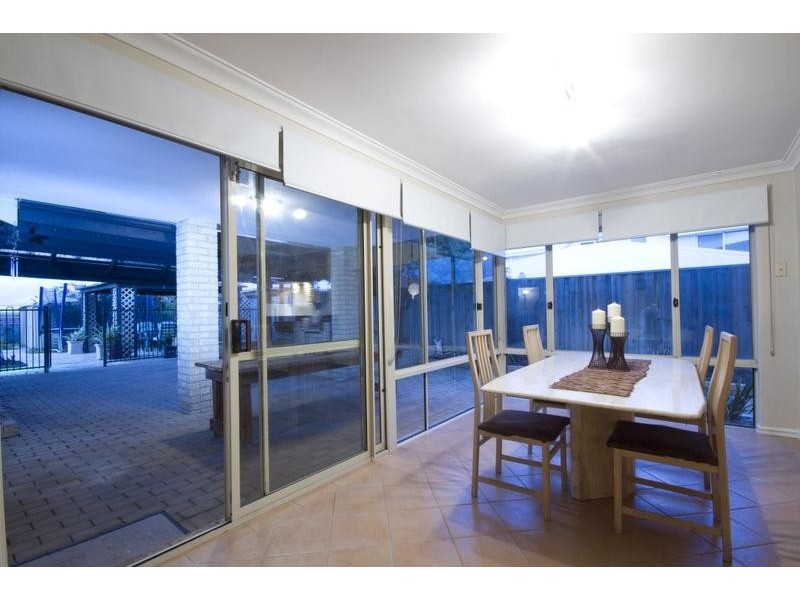 4 Redfern Close, Hillarys WA 6025