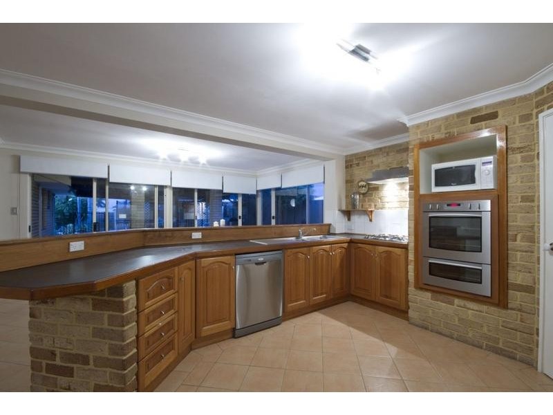 4 Redfern Close, Hillarys WA 6025