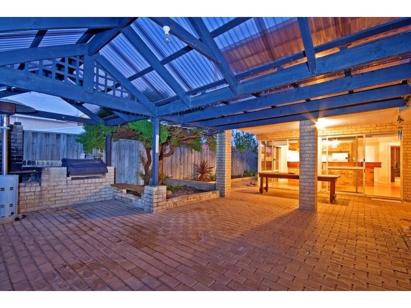 4 Redfern Close, Hillarys WA 6025