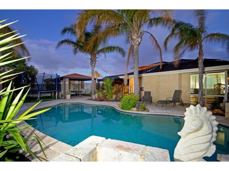 4 Redfern Close, Hillarys WA 6025