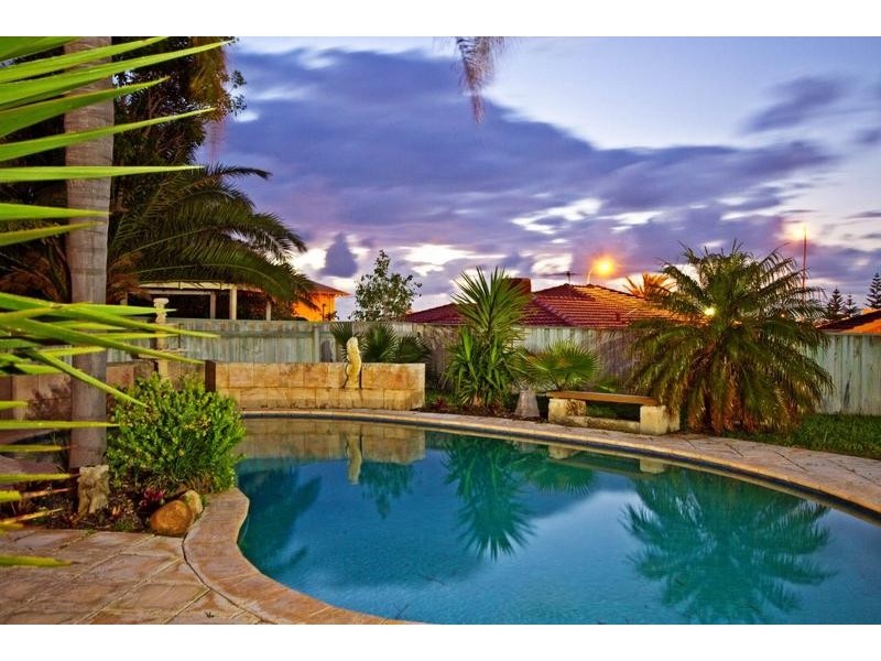 4 Redfern Close, Hillarys WA 6025