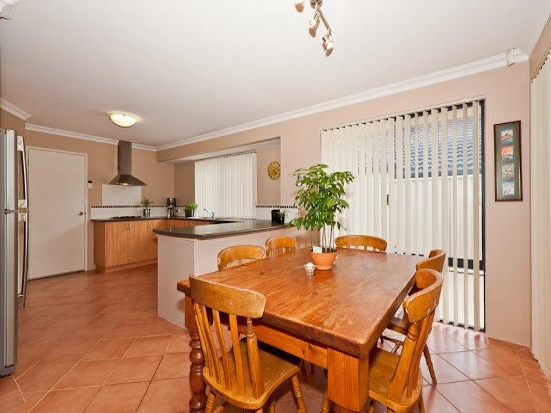 5 Lynnburn Pass, Carramar WA 6031