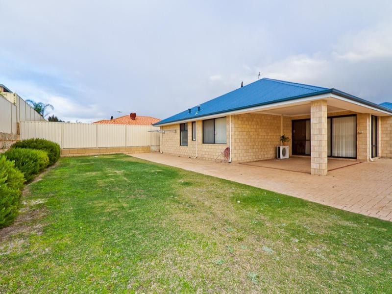 5 Lynnburn Pass, Carramar WA 6031