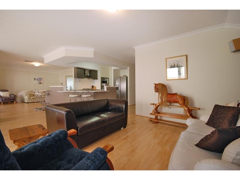 9 Admiralty Road, Jindalee WA 6036