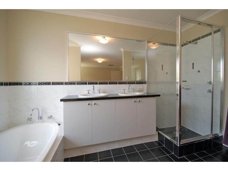 9 Admiralty Road, Jindalee WA 6036