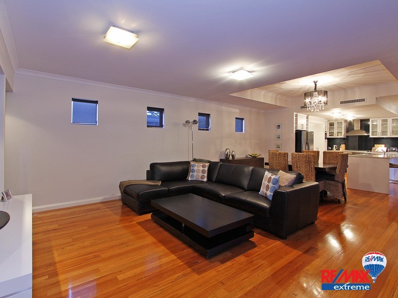 18 O’Mara Boulevard, Iluka WA 6028