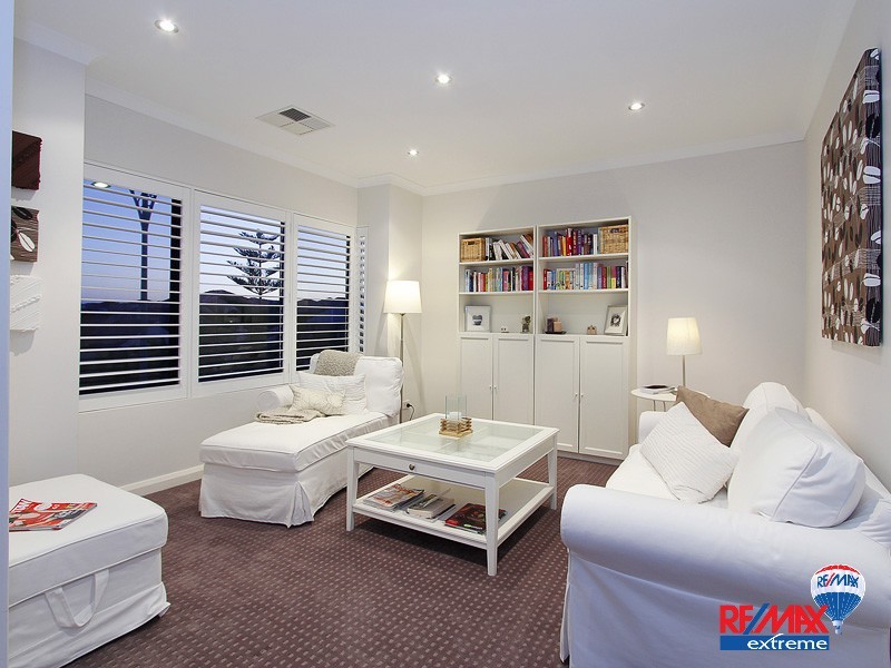 18 O’Mara Boulevard, Iluka WA 6028