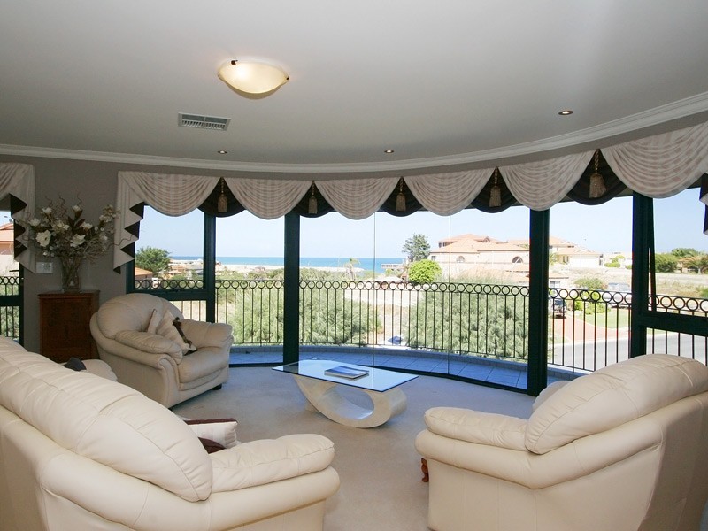 18 Kinsale Drive, Mindarie WA 6030