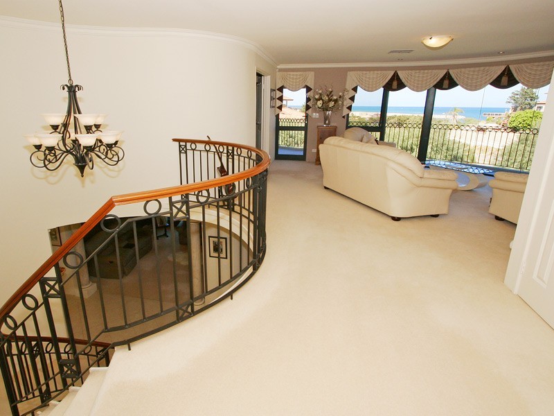 18 Kinsale Drive, Mindarie WA 6030