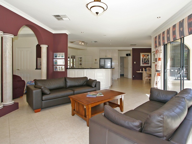 18 Kinsale Drive, Mindarie WA 6030