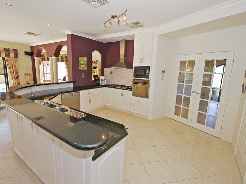 18 Kinsale Drive, Mindarie WA 6030