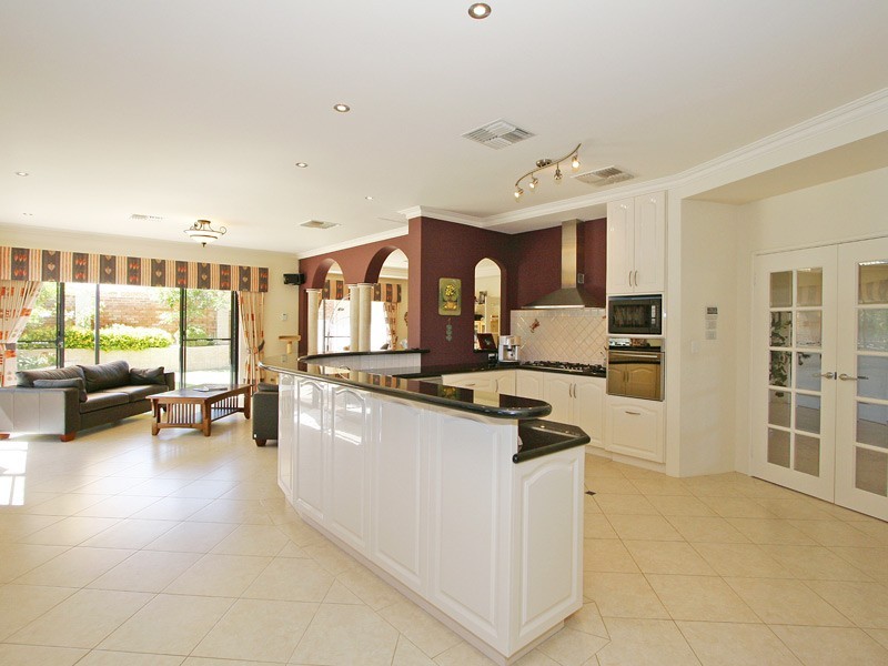 18 Kinsale Drive, Mindarie WA 6030