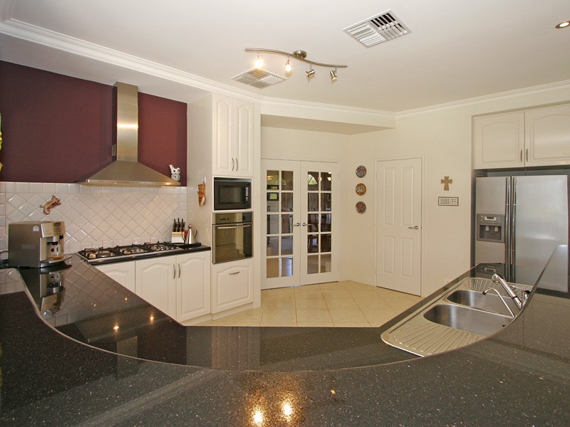 18 Kinsale Drive, Mindarie WA 6030