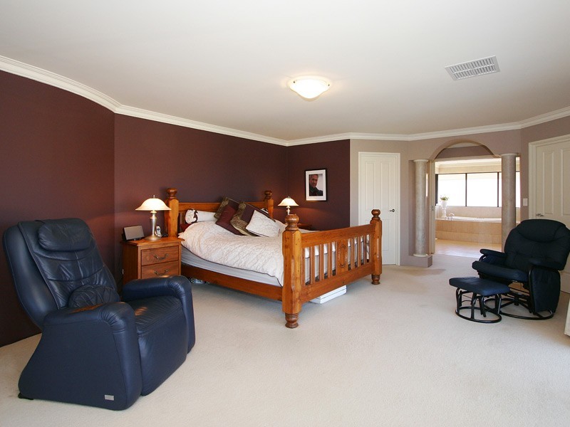 18 Kinsale Drive, Mindarie WA 6030