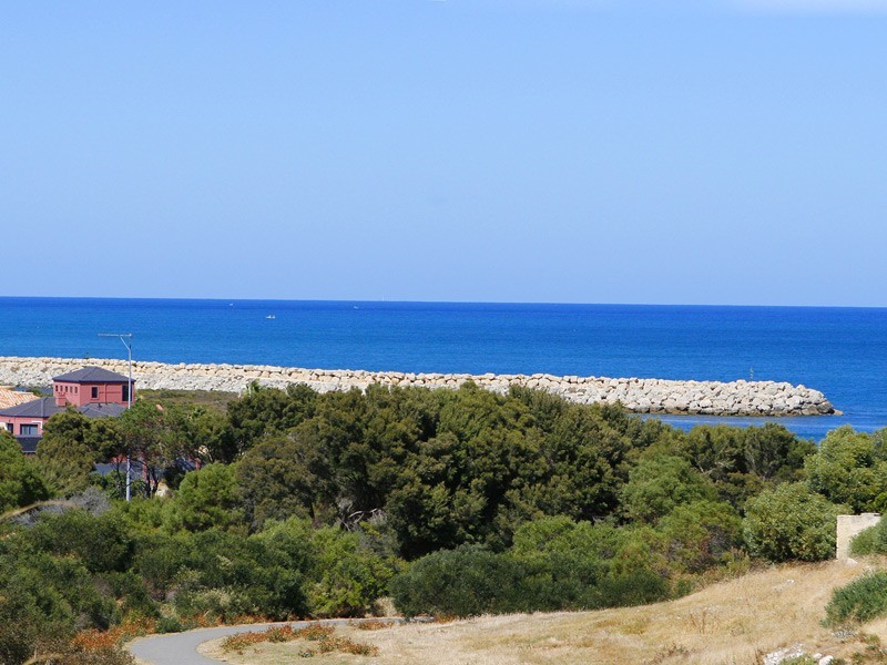 18 Kinsale Drive, Mindarie WA 6030