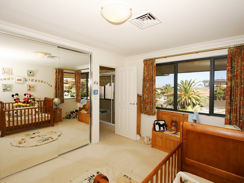 18 Kinsale Drive, Mindarie WA 6030