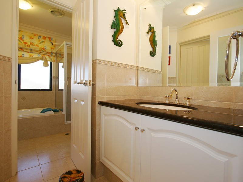 18 Kinsale Drive, Mindarie WA 6030