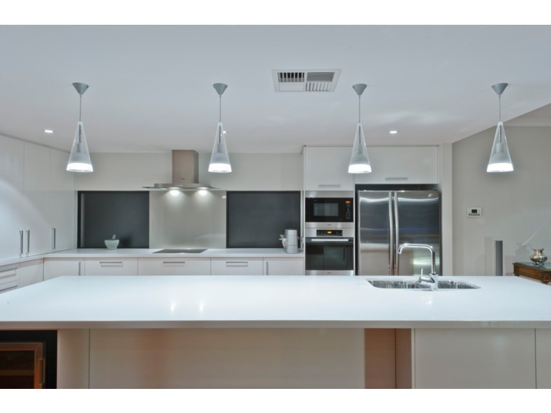 18 Clearwater Pl, Hillarys WA 6025