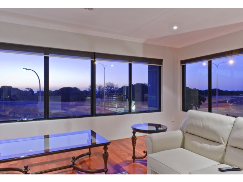 18 Clearwater Pl, Hillarys WA 6025