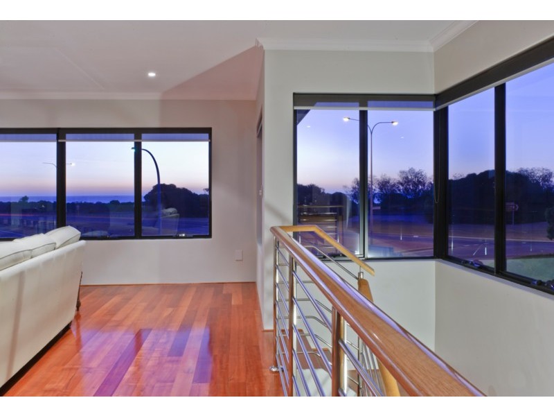 18 Clearwater Pl, Hillarys WA 6025