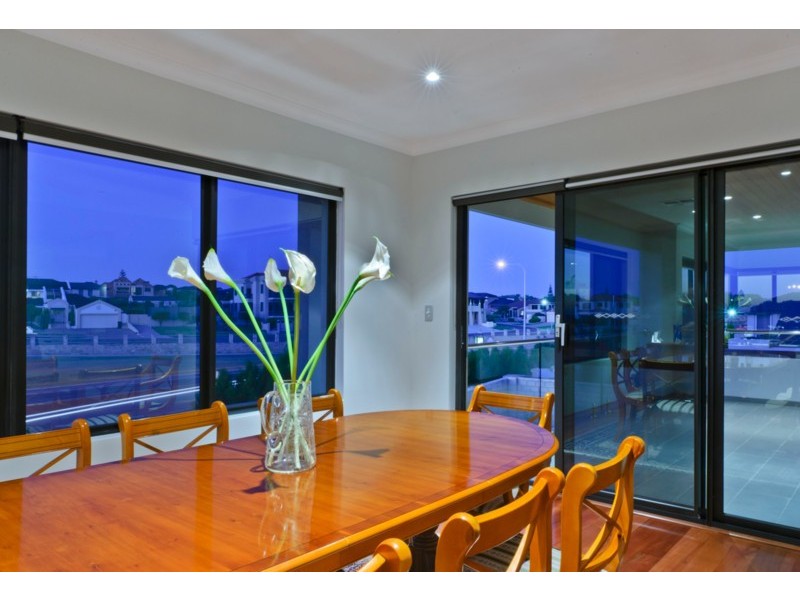 18 Clearwater Pl, Hillarys WA 6025