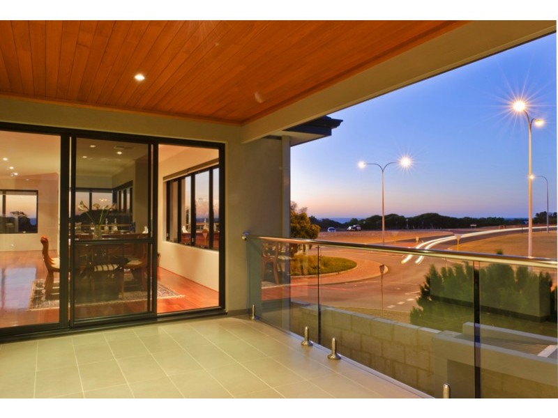 18 Clearwater Pl, Hillarys WA 6025