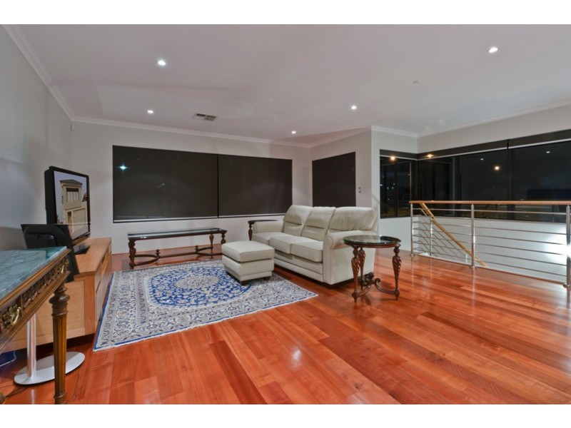 18 Clearwater Pl, Hillarys WA 6025