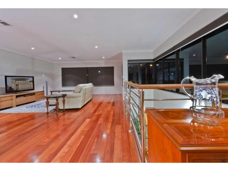 18 Clearwater Pl, Hillarys WA 6025