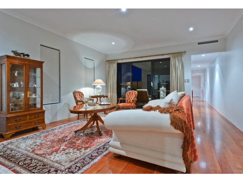 18 Clearwater Pl, Hillarys WA 6025