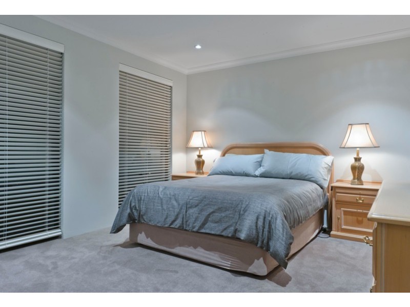 18 Clearwater Pl, Hillarys WA 6025