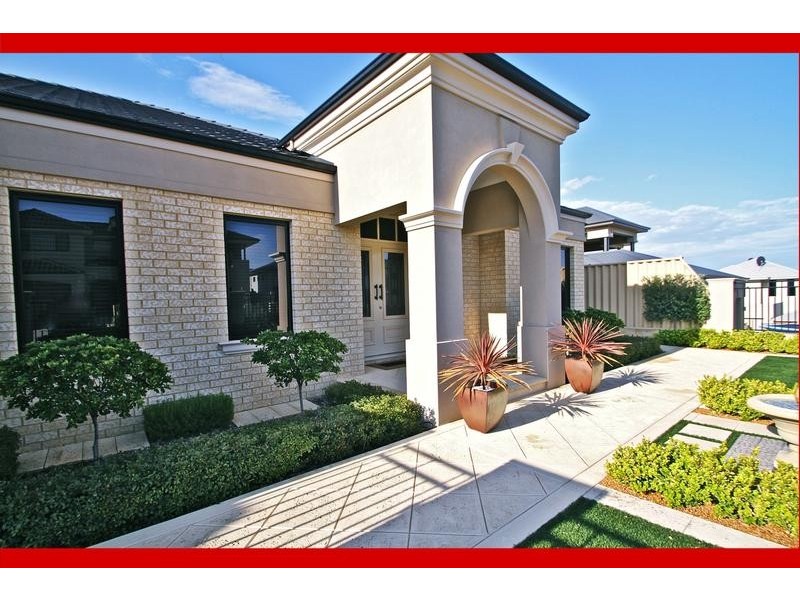 8 Perissa Rd, Iluka WA 6028