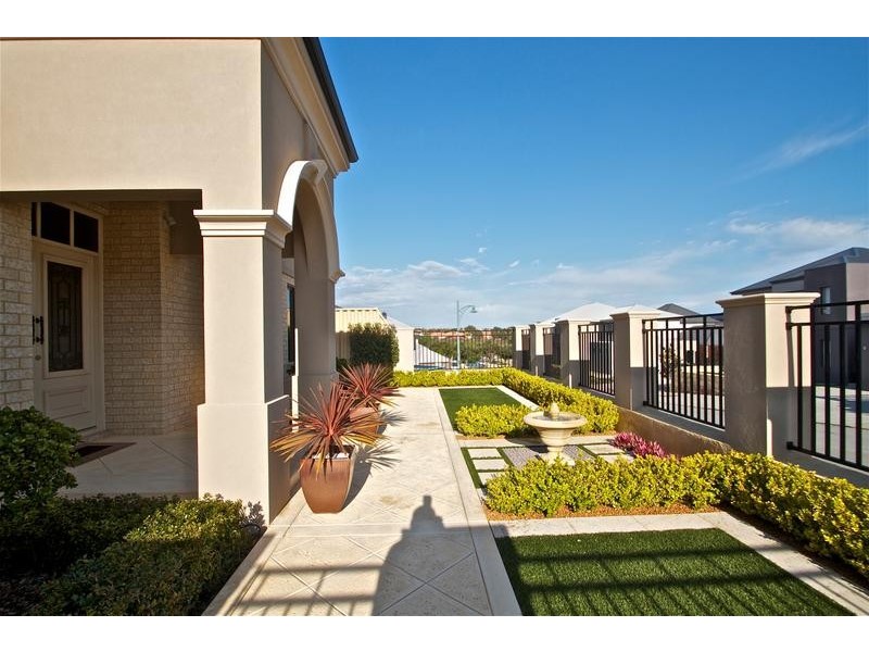 8 Perissa Rd, Iluka WA 6028