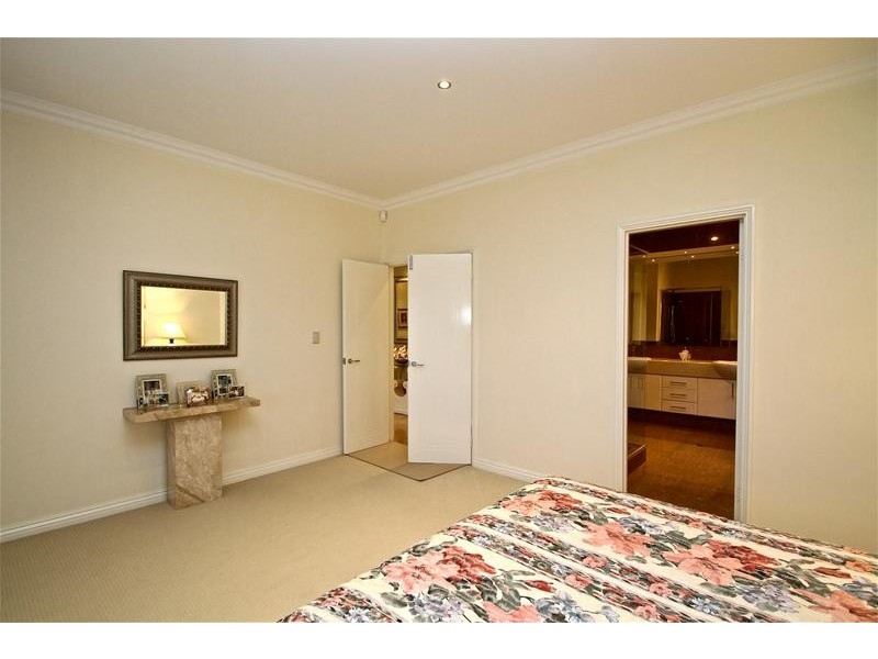 8 Perissa Rd, Iluka WA 6028