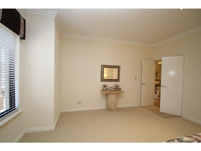 8 Perissa Rd, Iluka WA 6028