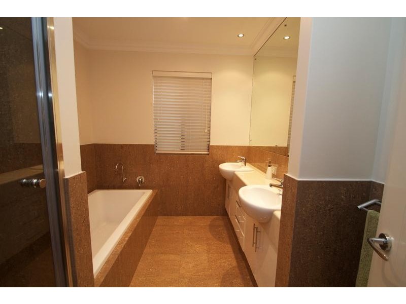 8 Perissa Rd, Iluka WA 6028