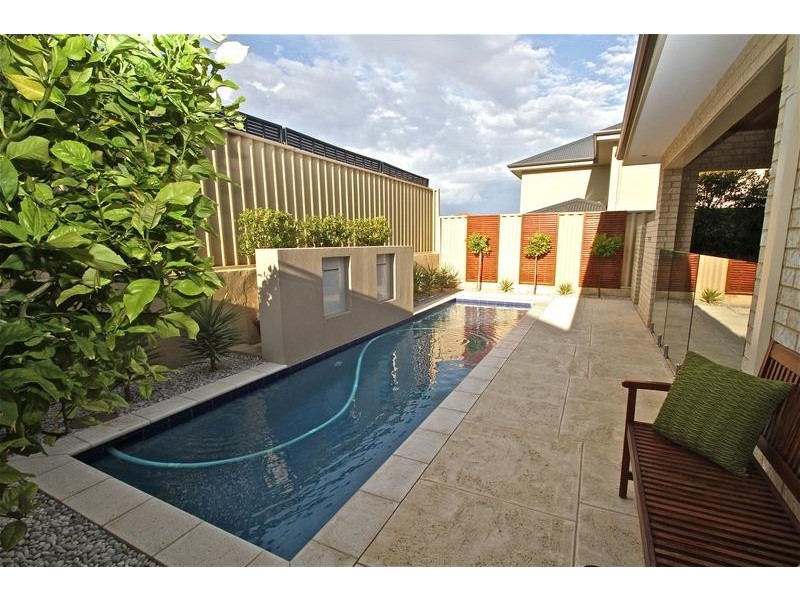 8 Perissa Rd, Iluka WA 6028