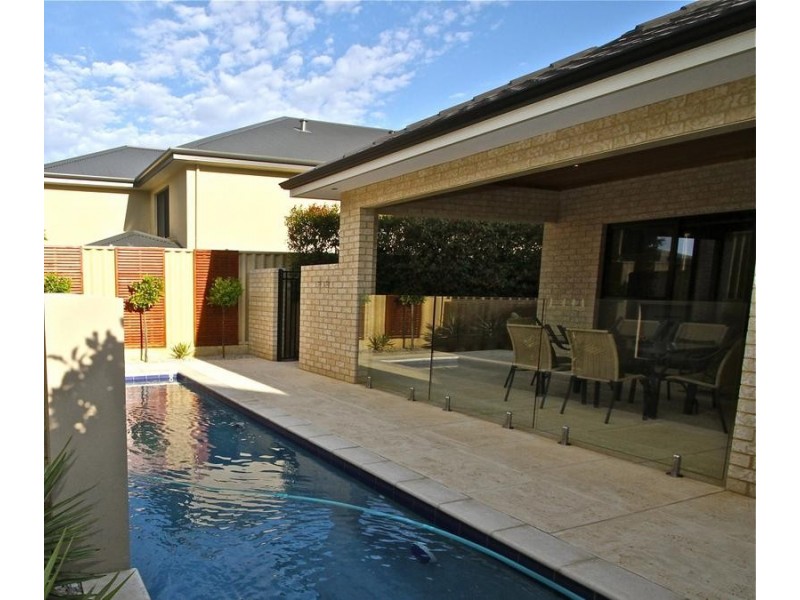 8 Perissa Rd, Iluka WA 6028