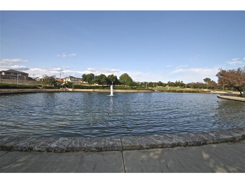 8 Perissa Rd, Iluka WA 6028