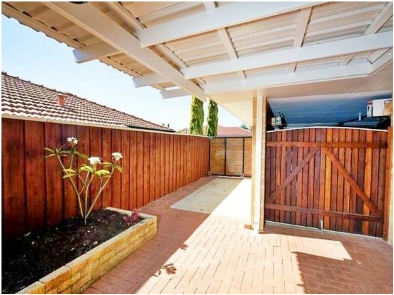 16 Shoalwater Parkway, Iluka WA 6028