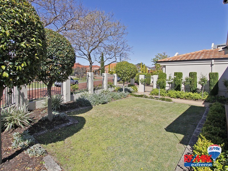 35 Quincy Loop, Iluka WA 6028