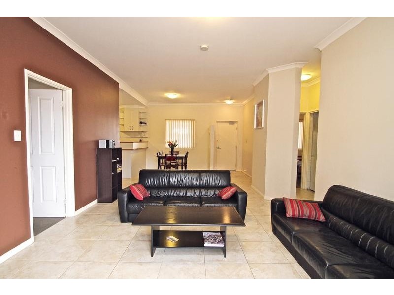 9/18 Kingsbury Rd, Joondalup WA 6027