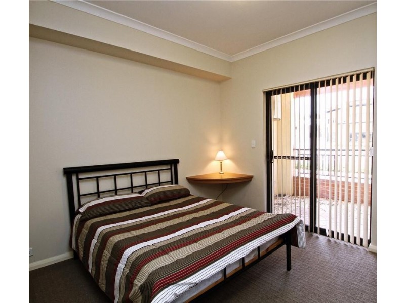 9/18 Kingsbury Rd, Joondalup WA 6027